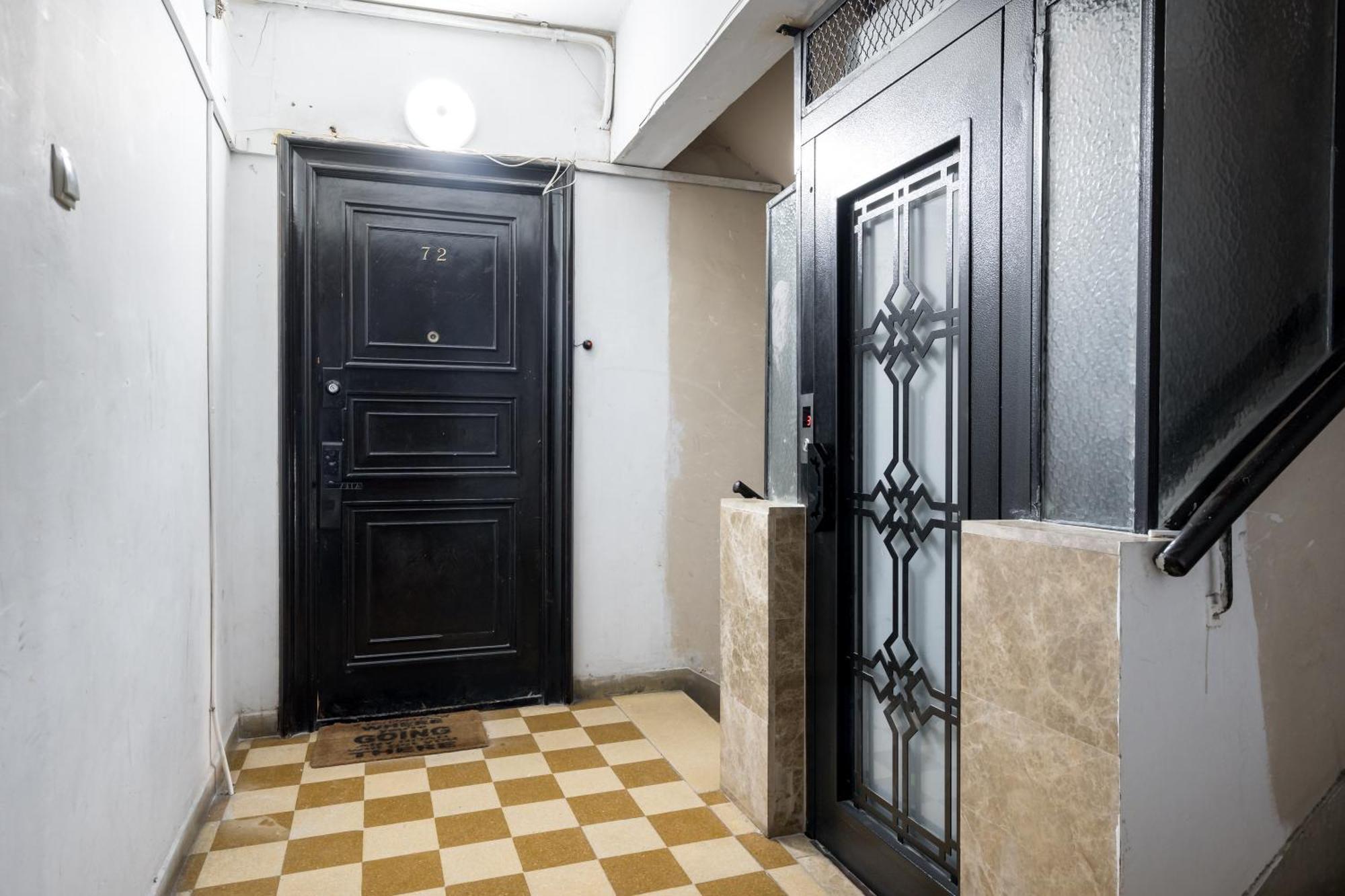 Steps2 Old Town & Metro - The Adventure Lejlighed Bukarest Eksteriør billede